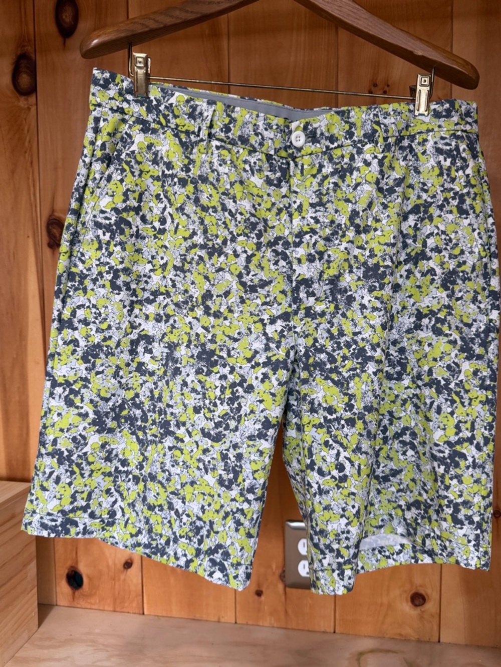 Greg Norman Attack Life Mens‎ Golf Shorts SZ 34 Lime Green Grey Splatter